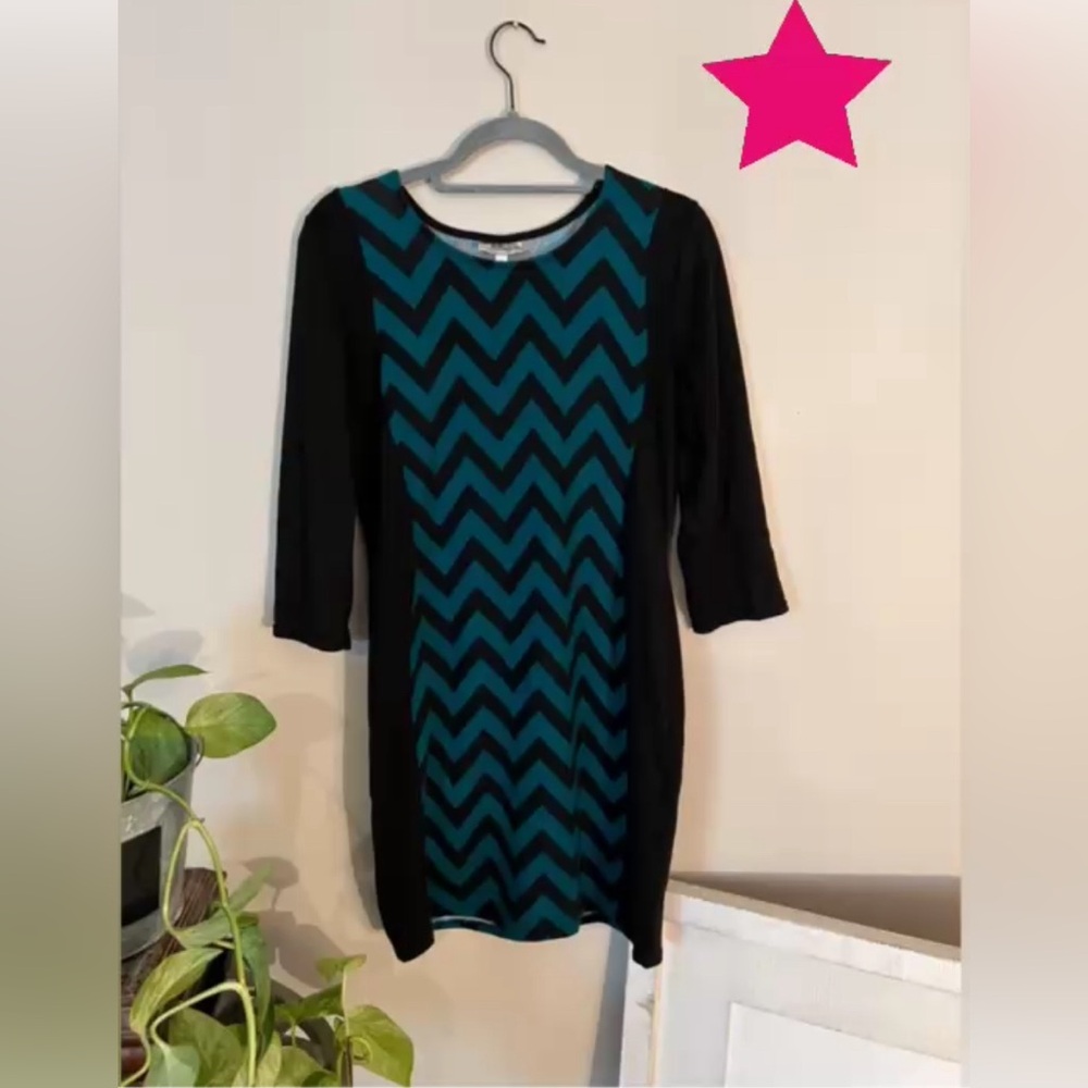 Green & black chevron dress size m